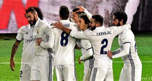 epa05680761 Real Madrid's Cristiano Ronaldo (back C) celebrates with his teammates after scoring the 3-2 lead during the FIFA Club World Cup 2016 final between Real Madrid and Kashima Antlers in Yokohama, Japan, 18 December 2016.  EPA/FRANCK ROBICHON