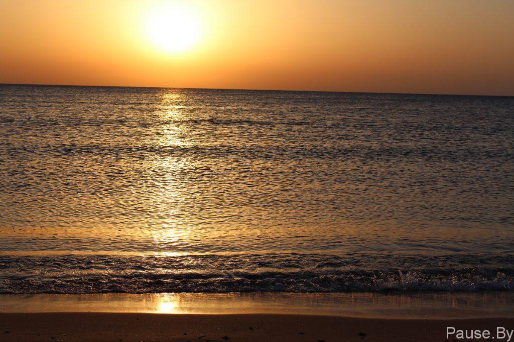 Рассвет на Красном море.jpg