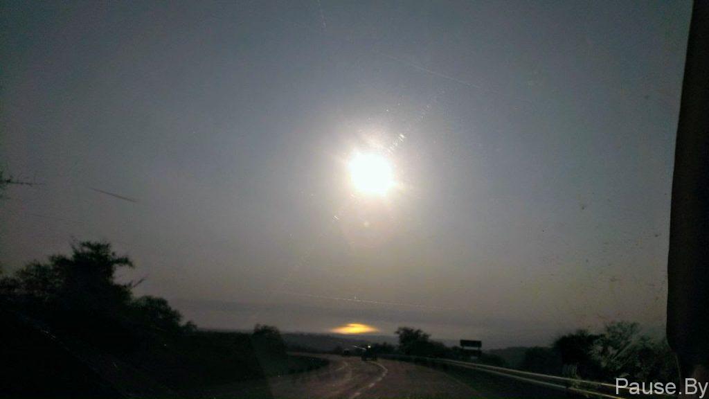 Отражение Солнца в озере Кинерет.jpg