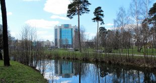 Гостиница с видом на Комсомольское озеро и Дворец Независимости - отель "Виктория".jpg
